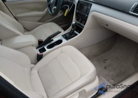 2013 Volkswagen Passat 2.5L Se z USA, uszkodzony, nr VIN 1VWBP7A30DC078558